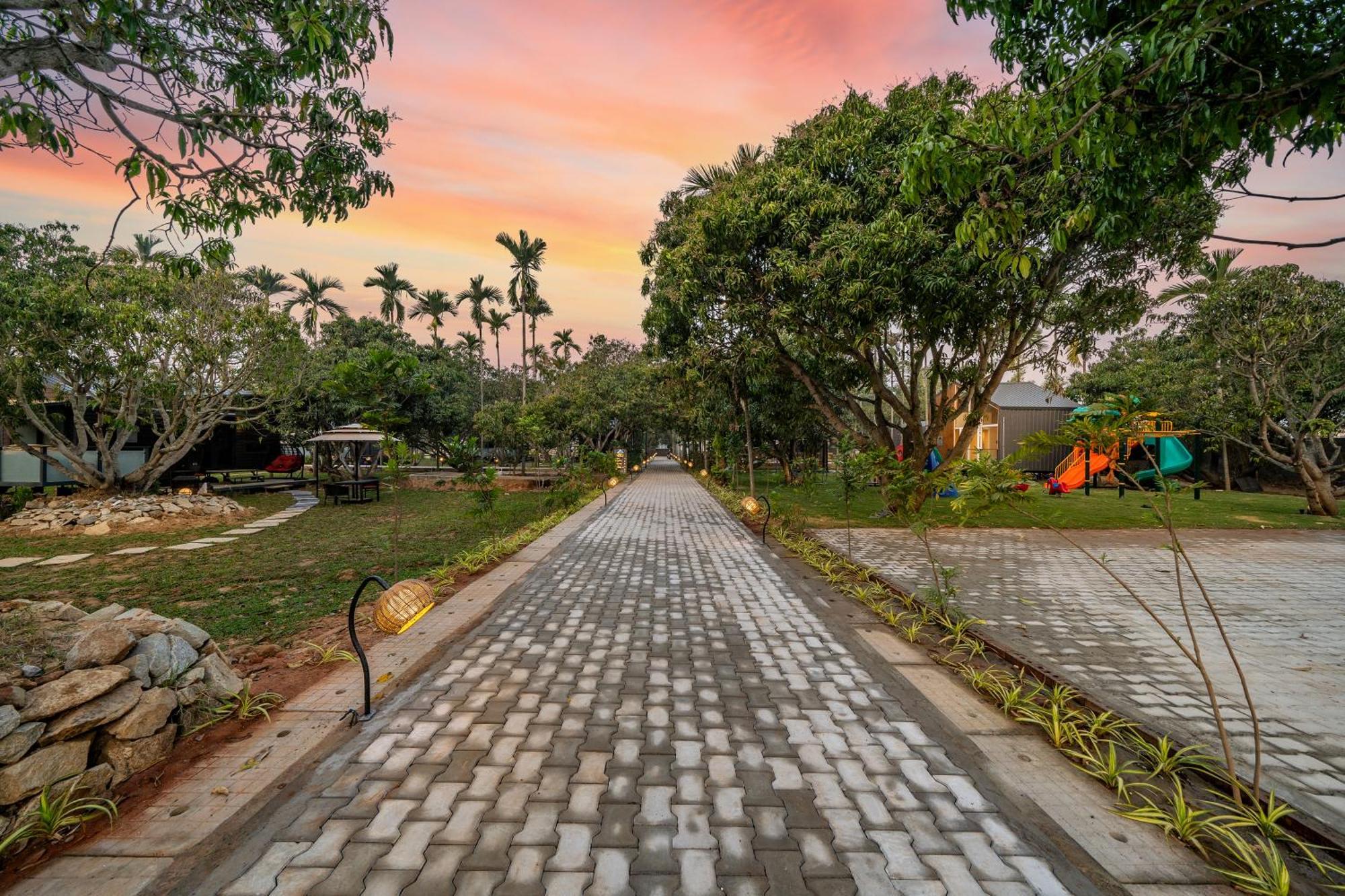 Glamp Wilderness Hotel Nelamangala Bagian luar foto